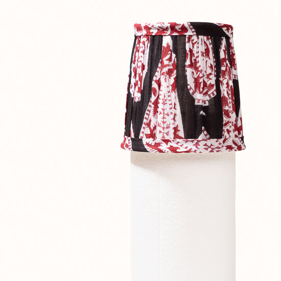 Abat Jour plissé noir imprimés cachemire rouge.