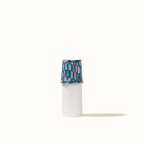 Abat Jour plissé turquoise imprimé fleurs roses.