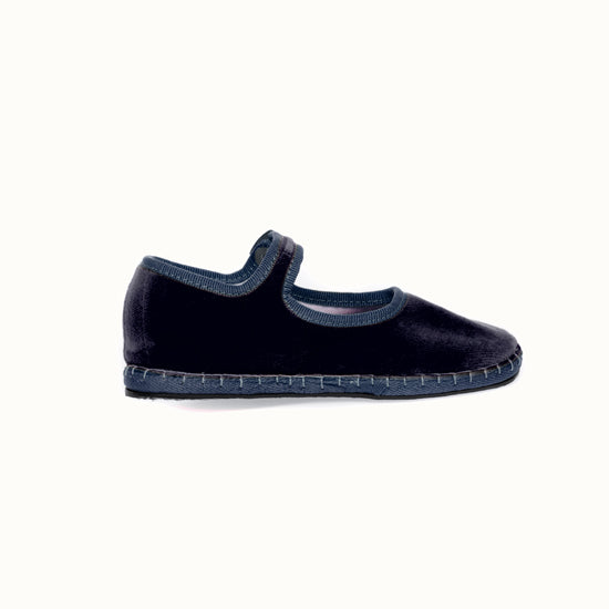 Bambina In The Navy