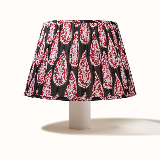 Abat Jour plissé noir imprimés cachemire rouge.