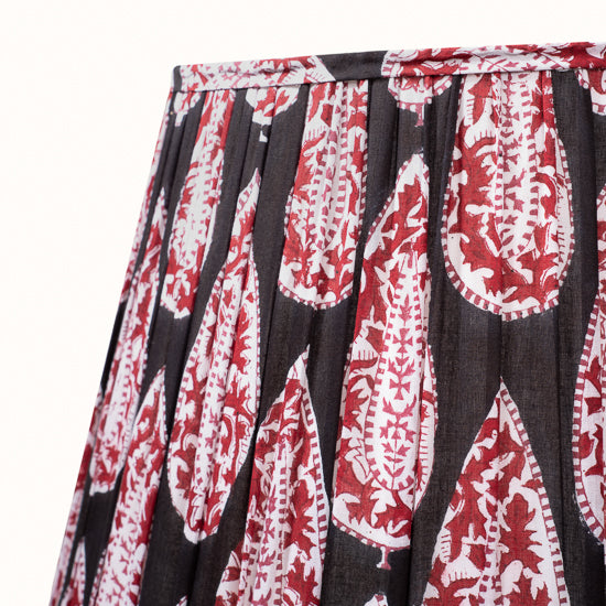 Abat Jour plissé noir imprimés cachemire rouge.