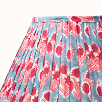 Abat Jour plissé bleu denim imprimé fleurs rose framboise
