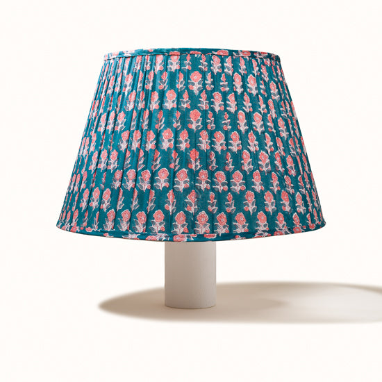 Abat Jour plissé turquoise imprimé fleurs roses.