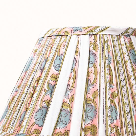 Abat Jour plissé imprimé fleurs rose pâle, bleu gris & pistache.