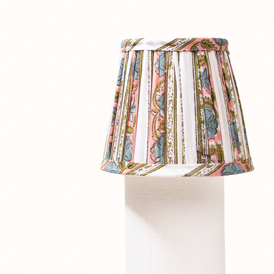 Abat Jour plissé imprimé fleurs rose pâle, bleu gris & pistache.