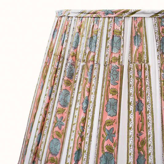 Abat Jour plissé imprimé fleurs rose pâle, bleu gris & pistache.