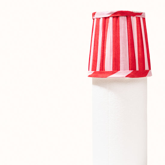 Abat Jour plissé rayé rouge et rose.