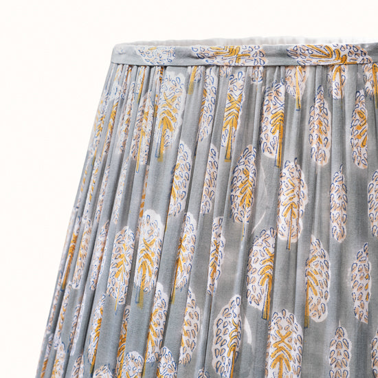 Abat Jour plissé vert de gris imprimé jaune safran.