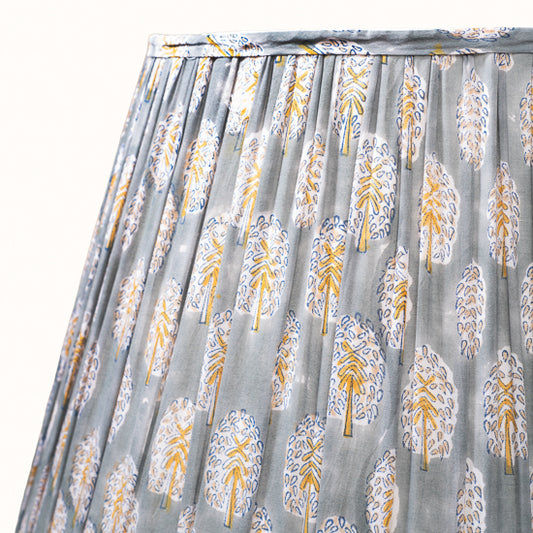 Abat Jour plissé vert de gris imprimé jaune safran.