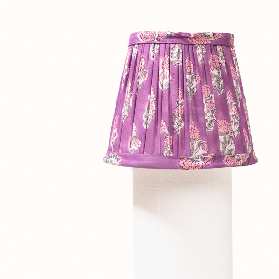 Abat Jour plissé lila imprimé fleurs roses.
