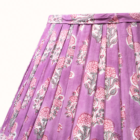 Abat Jour plissé lila imprimé fleurs roses.