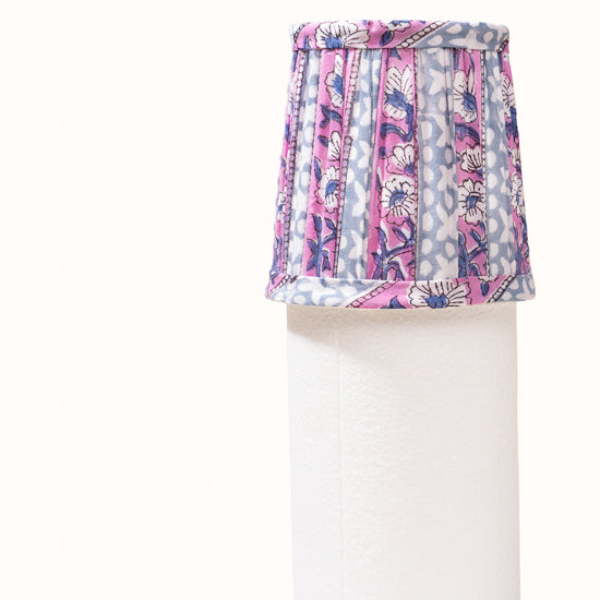 Abat Jour plissé rayé bleu gris et lila.