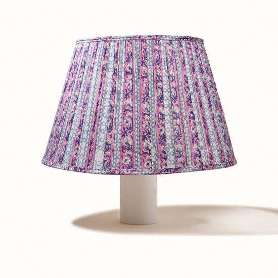 Abat Jour plissé rayé bleu gris et lila.