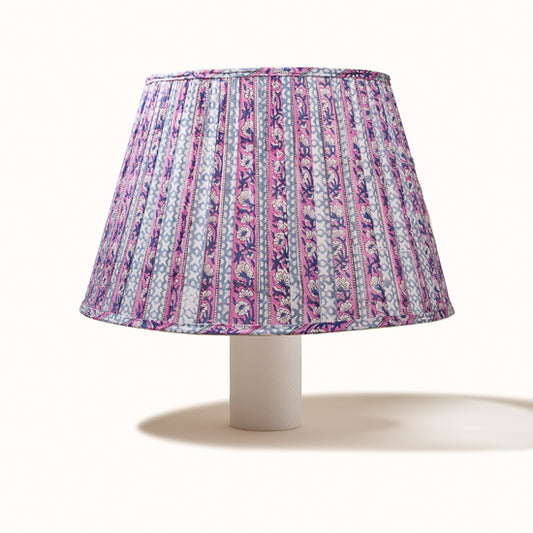 Abat Jour plissé rayé bleu gris et lila.