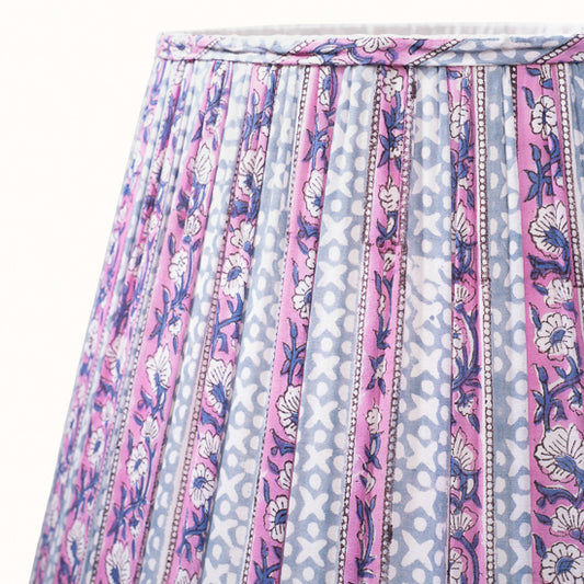 Abat Jour plissé rayé bleu gris et lila.