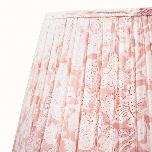 Abat Jour plissé rose pâle imprimé fleurs.