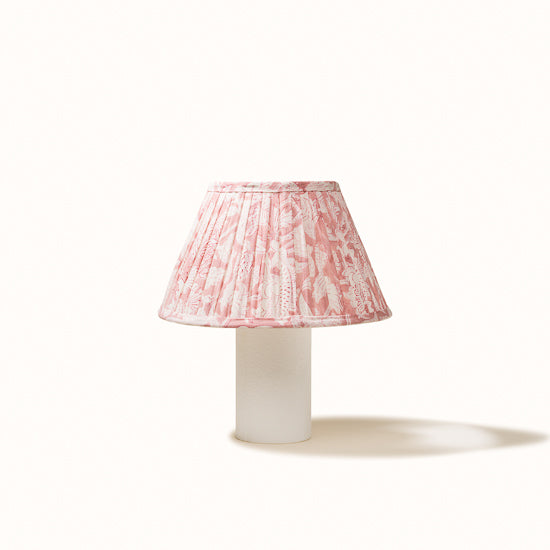 Abat Jour plissé rose pâle imprimé fleurs.