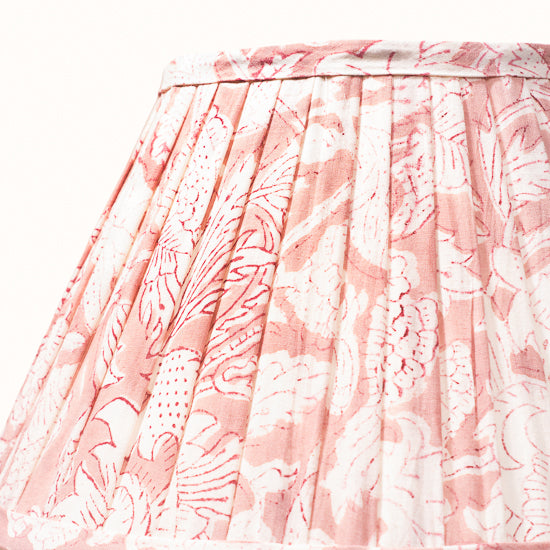 Abat Jour plissé rose pâle imprimé fleurs.