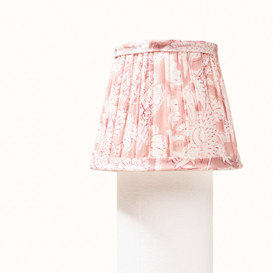 Abat Jour plissé rose pâle imprimé fleurs.