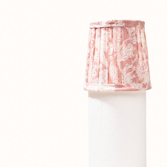 Abat Jour plissé rose pâle imprimé fleurs.