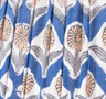 Bleu nuit imprimé fleurs beige sable